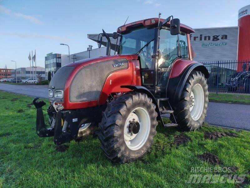 Valtra M 130 Tractoare