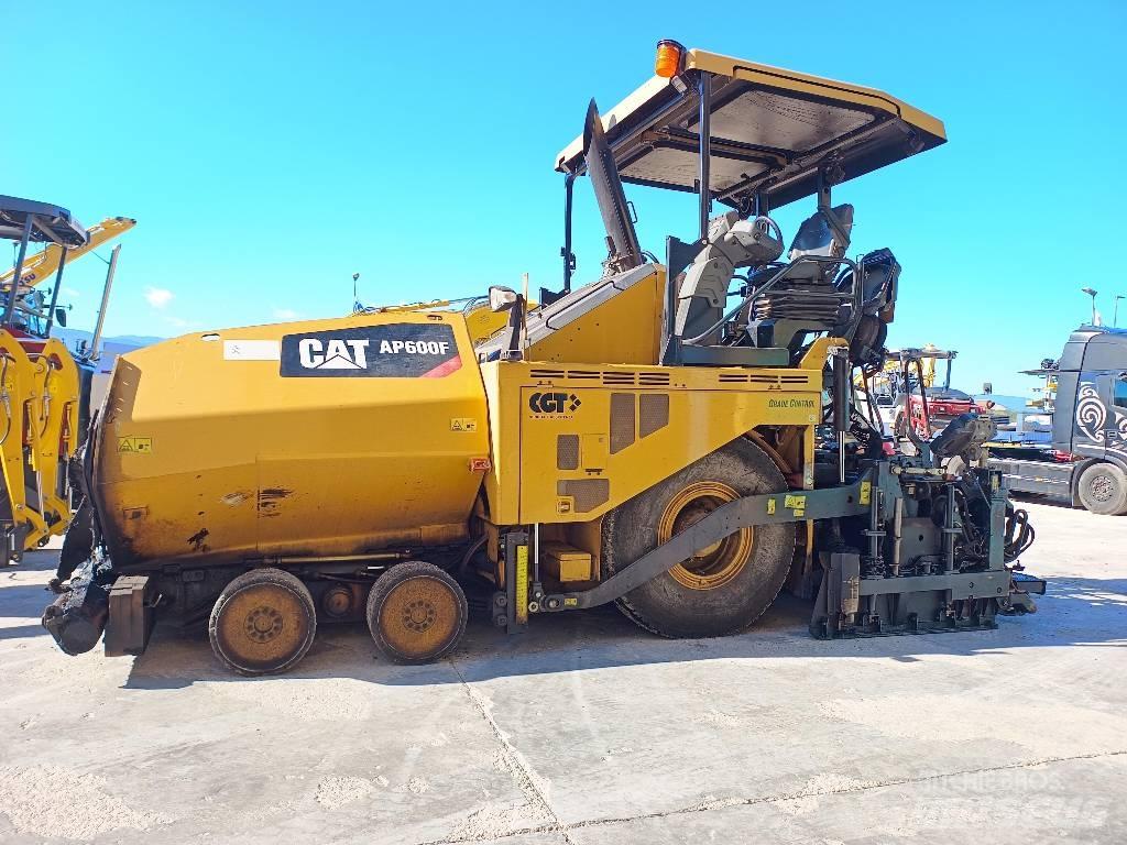 CAT AP 600F Pavatoare asfalt