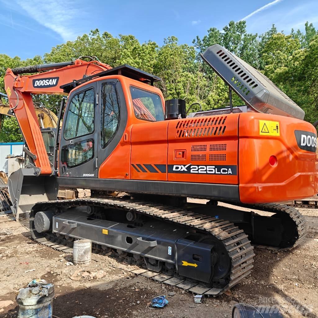 Doosan DX 225 LCA Excavatoare pe șenile
