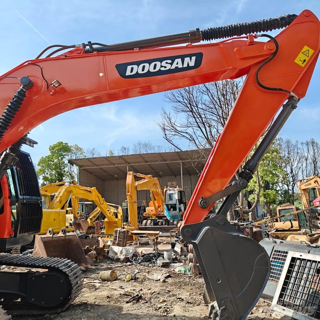 Doosan DX 225 LCA Excavatoare pe șenile
