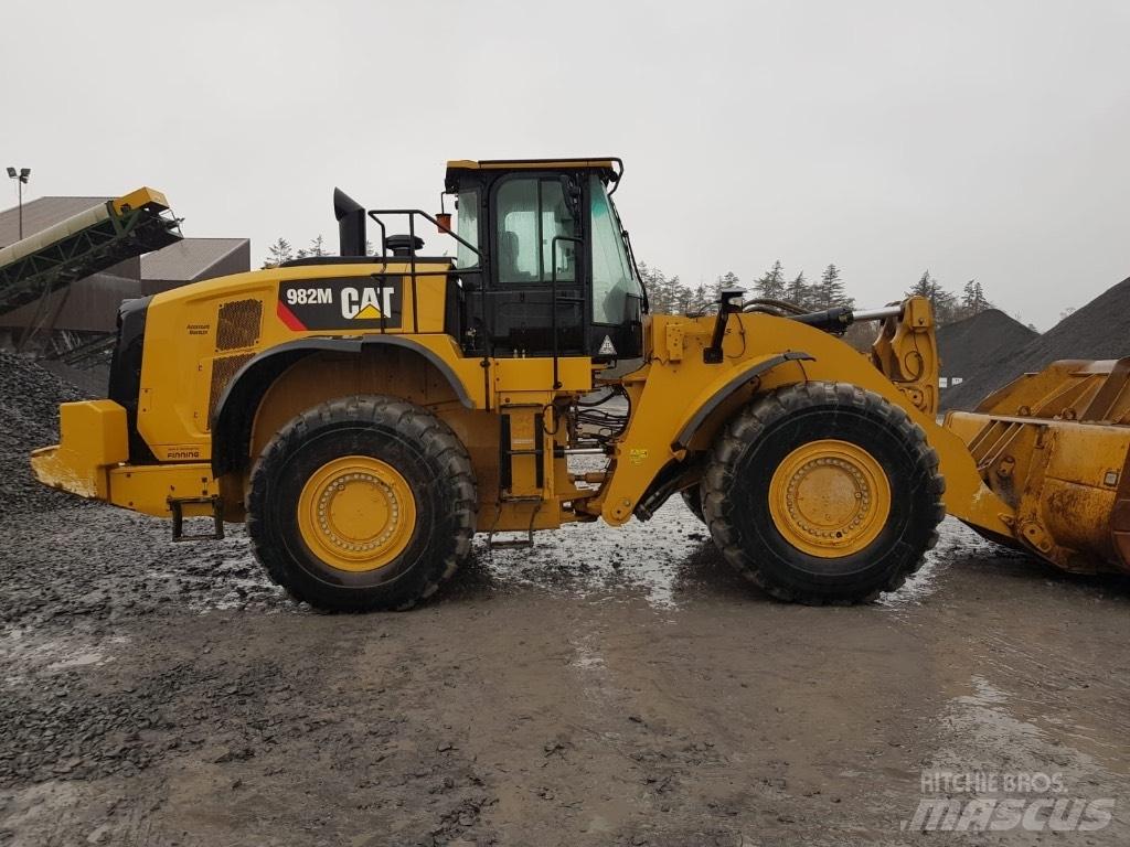 CAT 982m Incarcator pe pneuri