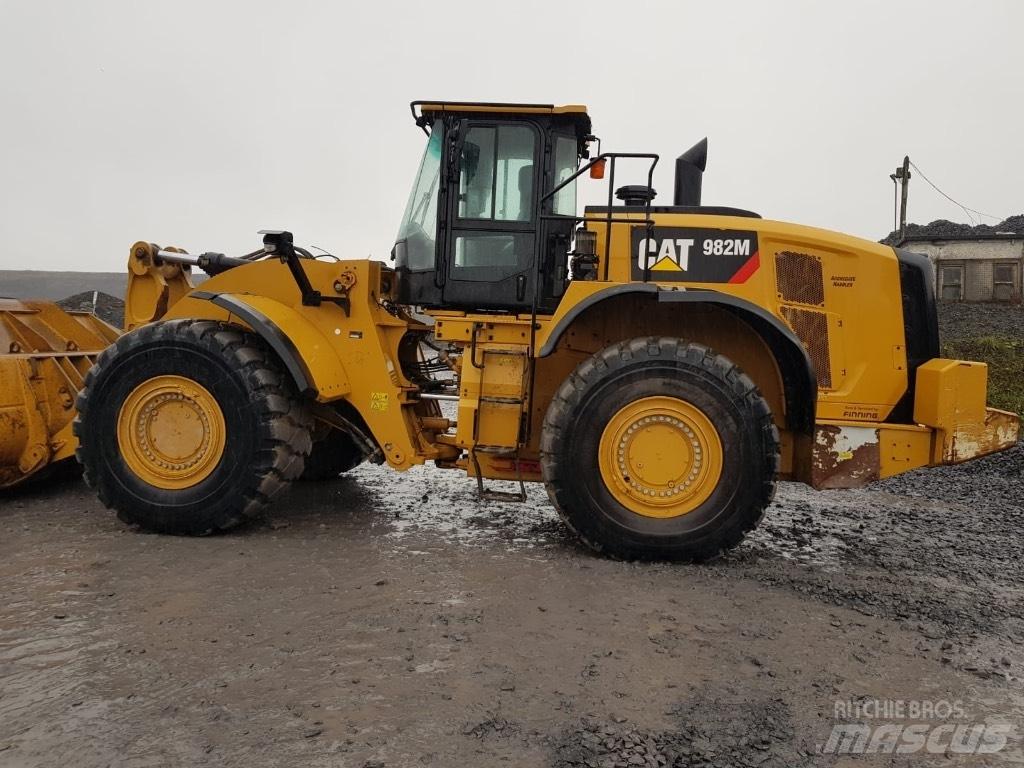 CAT 982m Incarcator pe pneuri