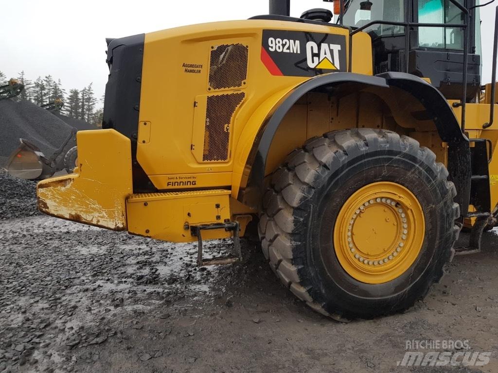 CAT 982m Incarcator pe pneuri