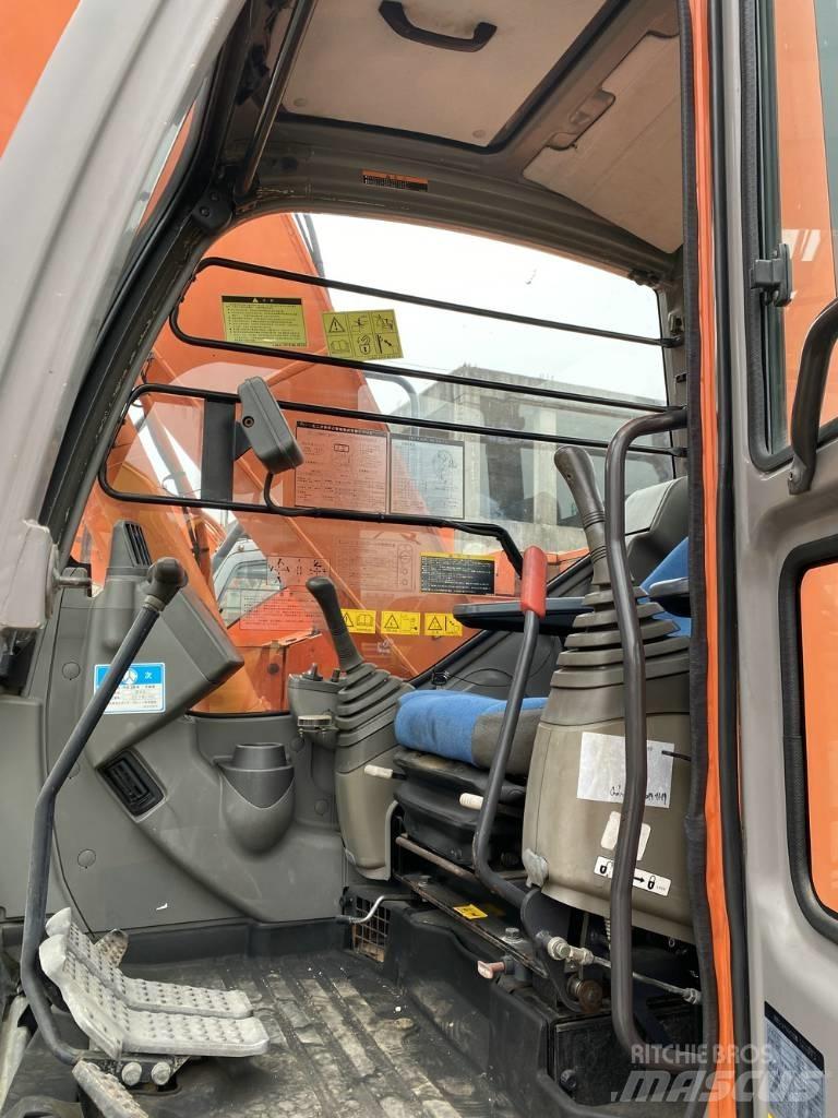 Hitachi 135 Excavatoare pe șenile
