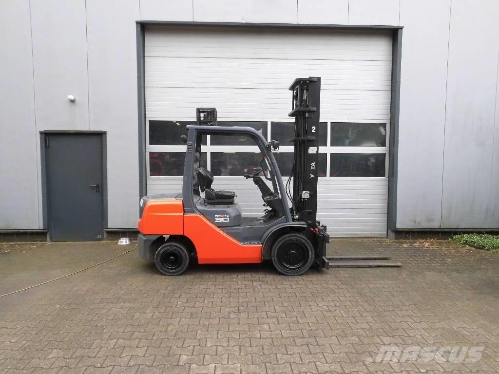Toyota 02-8 FD 30 Stivuitor diesel