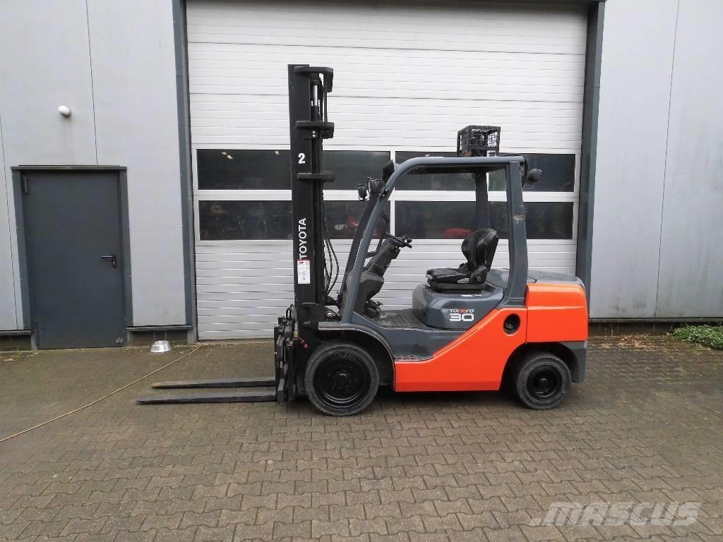 Toyota 02-8 FD 30 Stivuitor diesel