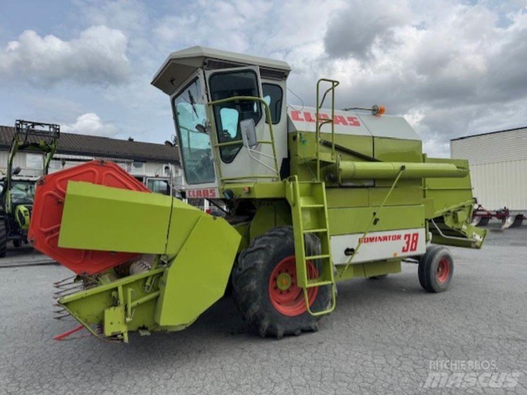 CLAAS Dominator 38 Combine de secerat