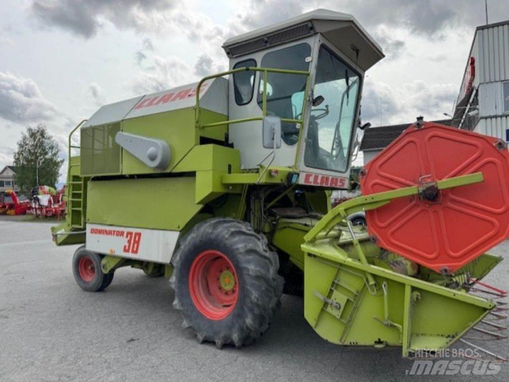 CLAAS Dominator 38 Combine de secerat