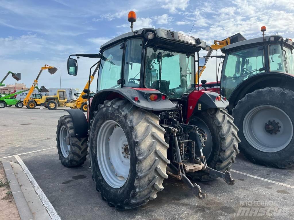 Massey Ferguson 5711 Tractoare
