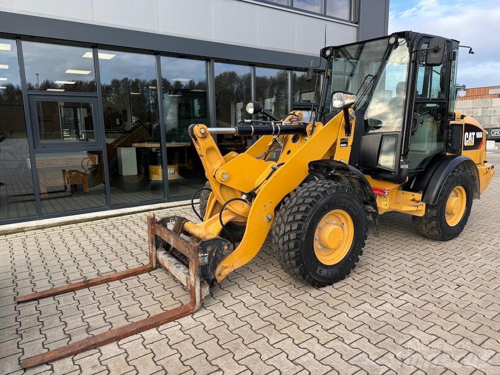 CAT 906M Incarcator pe pneuri