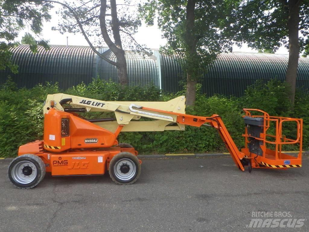 JLG M450AJ Nacele cu brat articulat