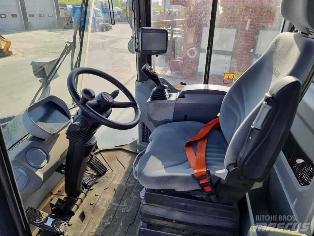 Doosan DL 380-7 Incarcator pe pneuri