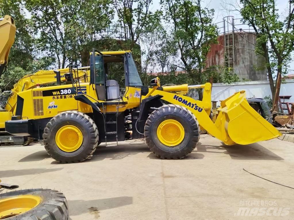 Komatsu WA 380 Incarcator pe pneuri