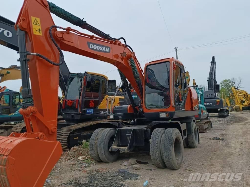 Doosan 150 W-7 Excavatoare cu roti