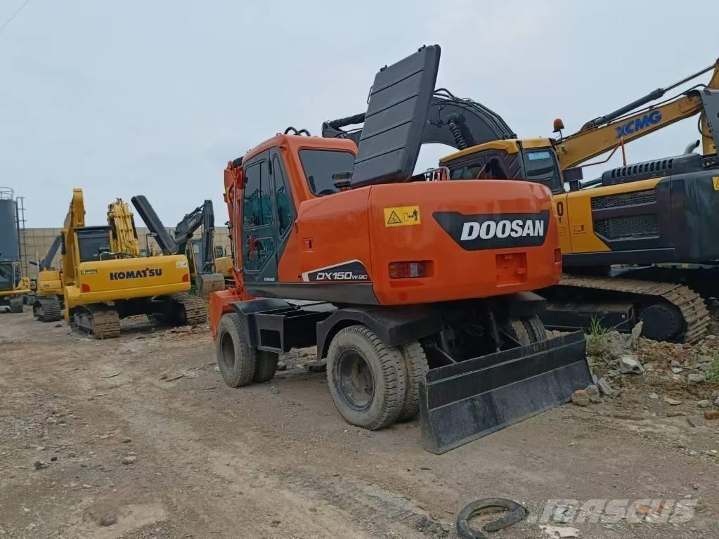 Doosan 150 W-7 Excavatoare cu roti