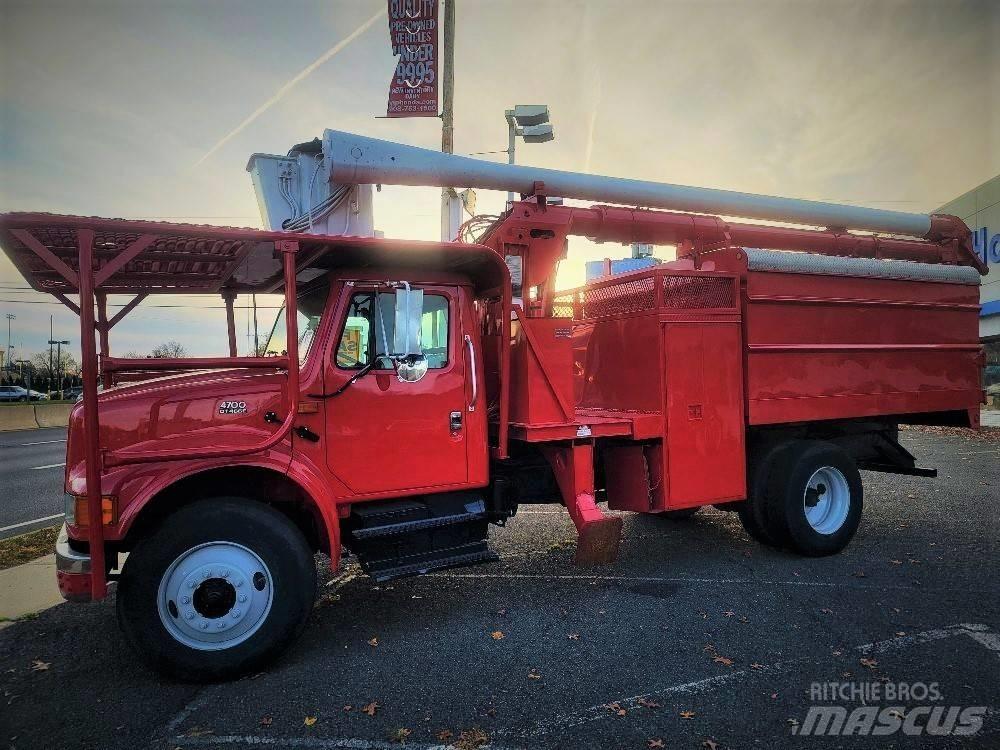 International 4700 Platforme aeriene montate pe camion