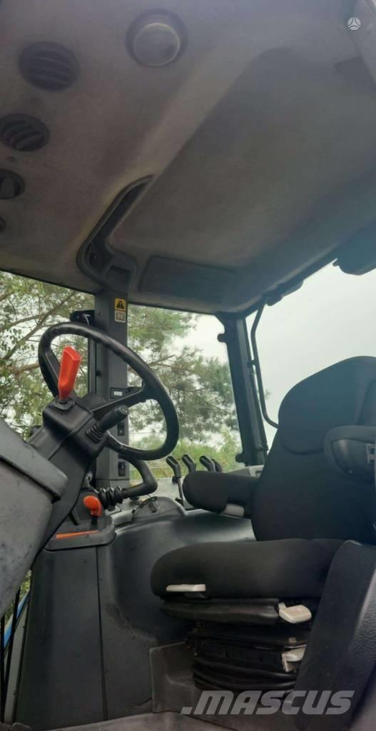 New Holland TM 150 Tractoare