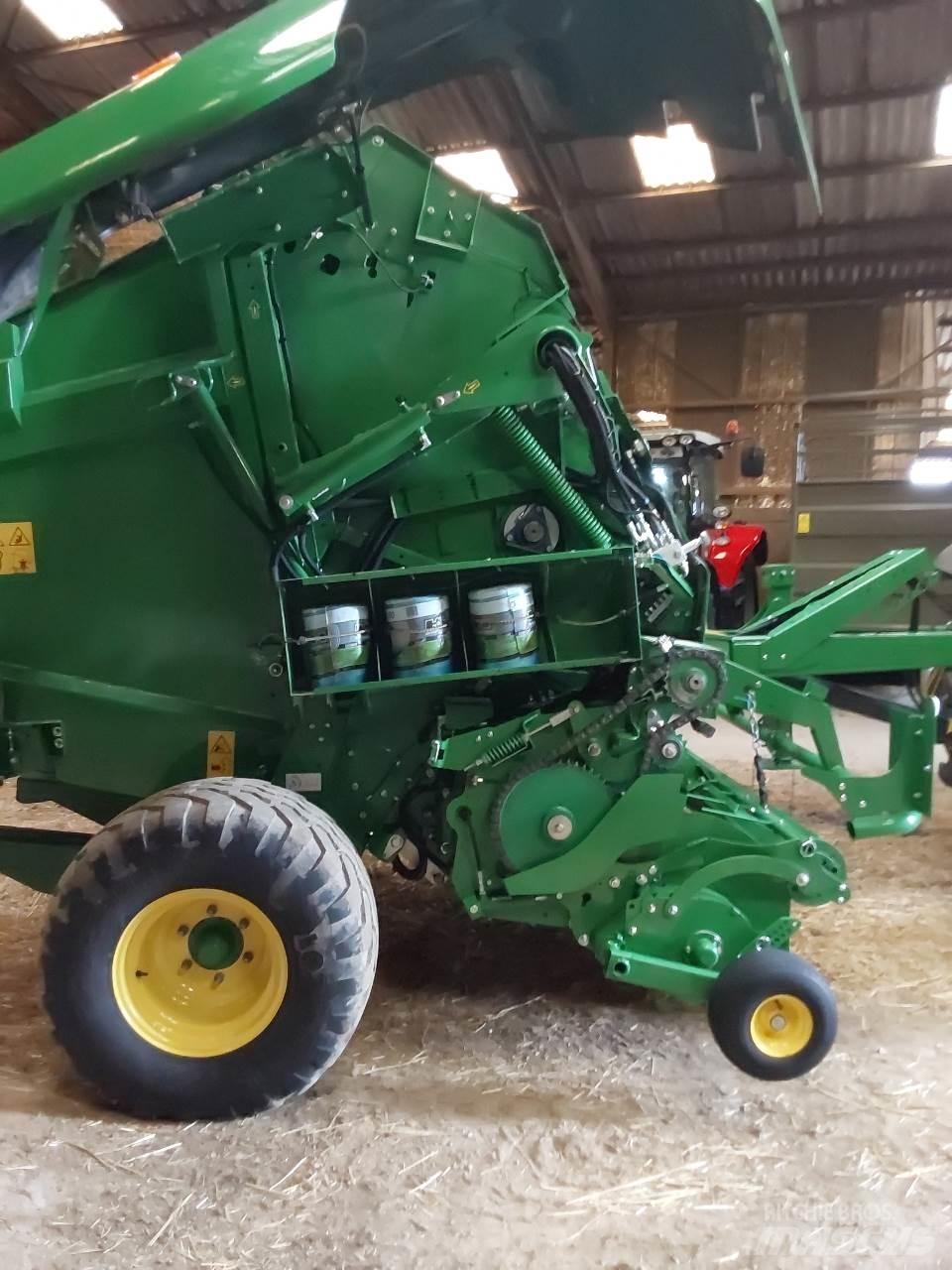 John Deere V 451 M Masina de balotat cilindric