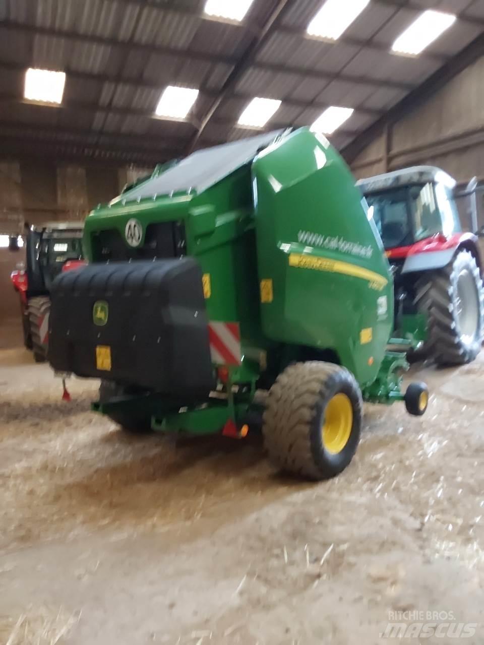 John Deere V 451 M Masina de balotat cilindric
