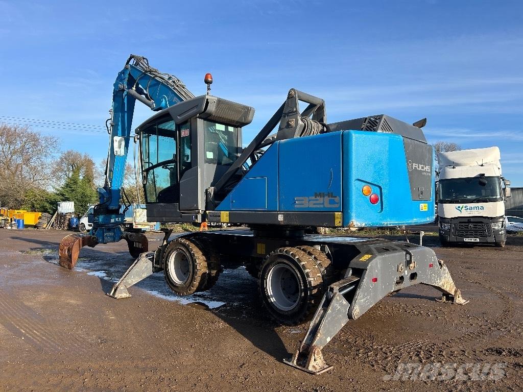 Fuchs MHL 320 T4F Paleta de manipulare