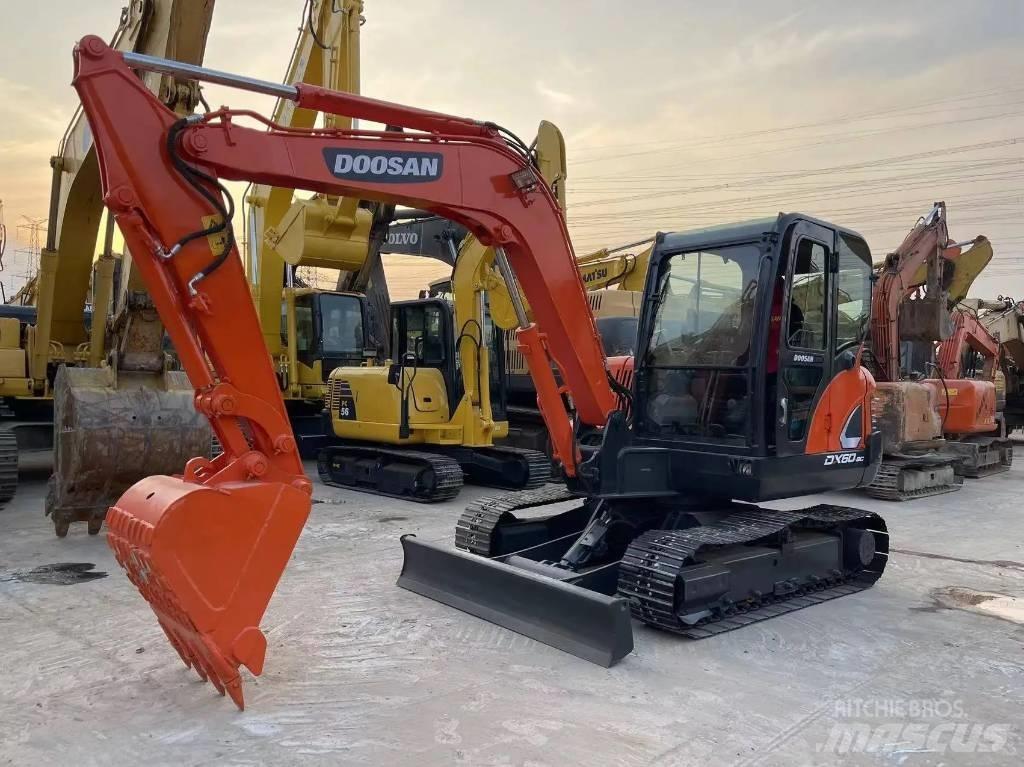 Doosan DX60 Excavatoare pe șenile
