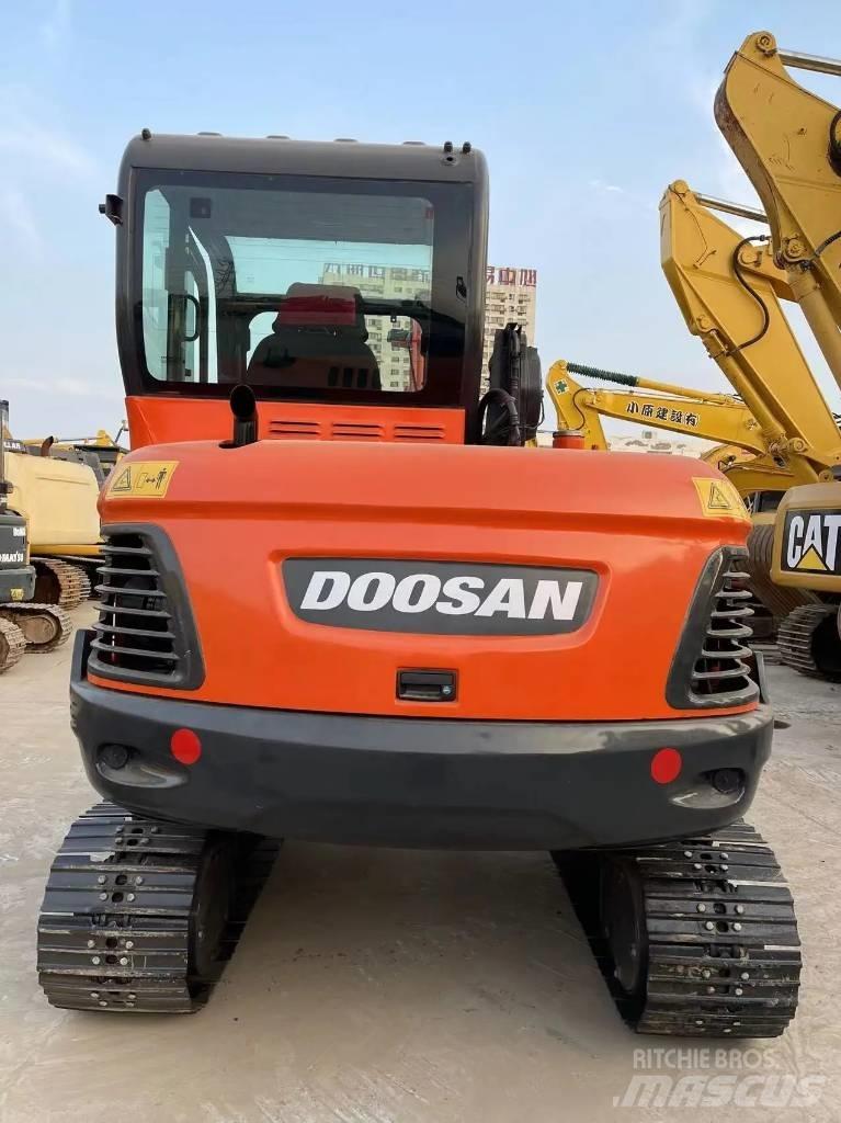 Doosan DX60 Excavatoare pe șenile
