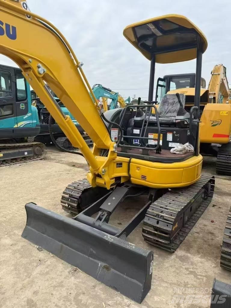 Komatsu 30 Excavatoare pe șenile

