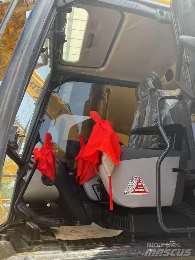 Komatsu 240LC-8 Excavatoare pe șenile
