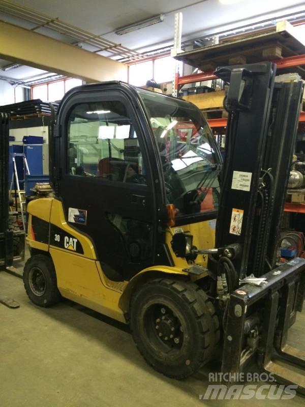 CAT DP30N Stivuitor diesel