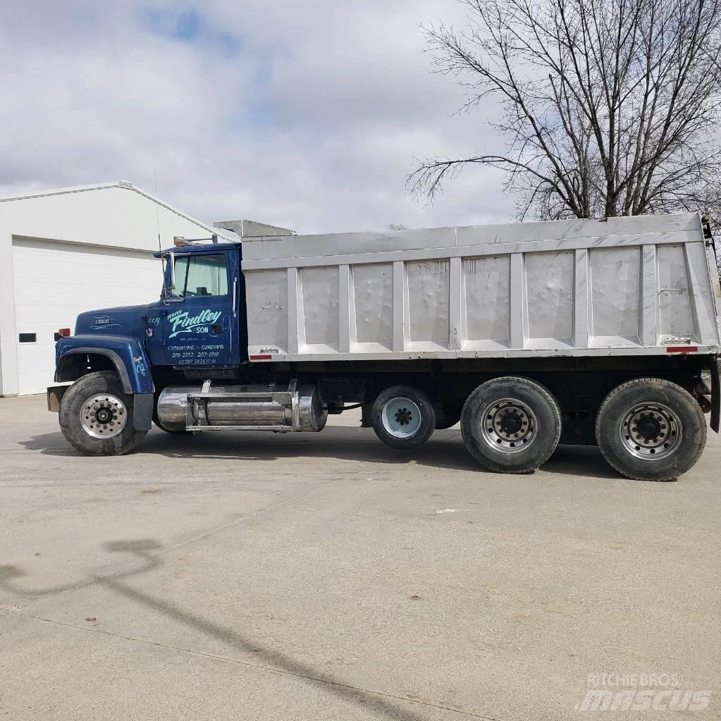 Ford L 9000 Autobasculanta