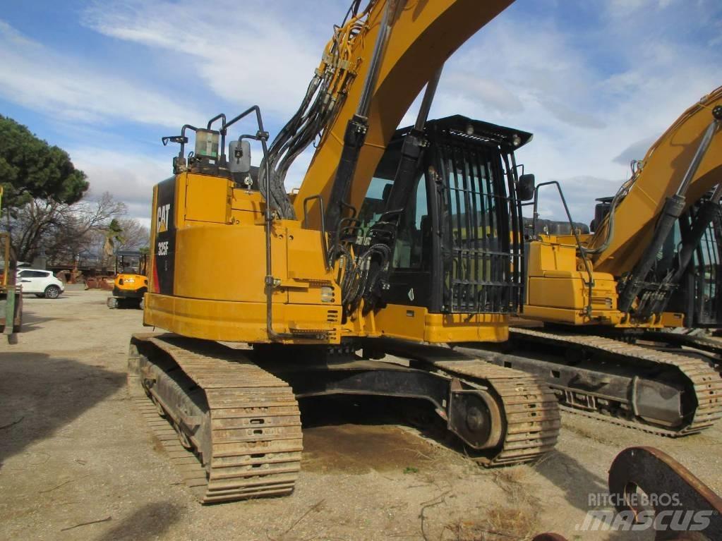 CAT 325 F LCR Excavatoare pe șenile
