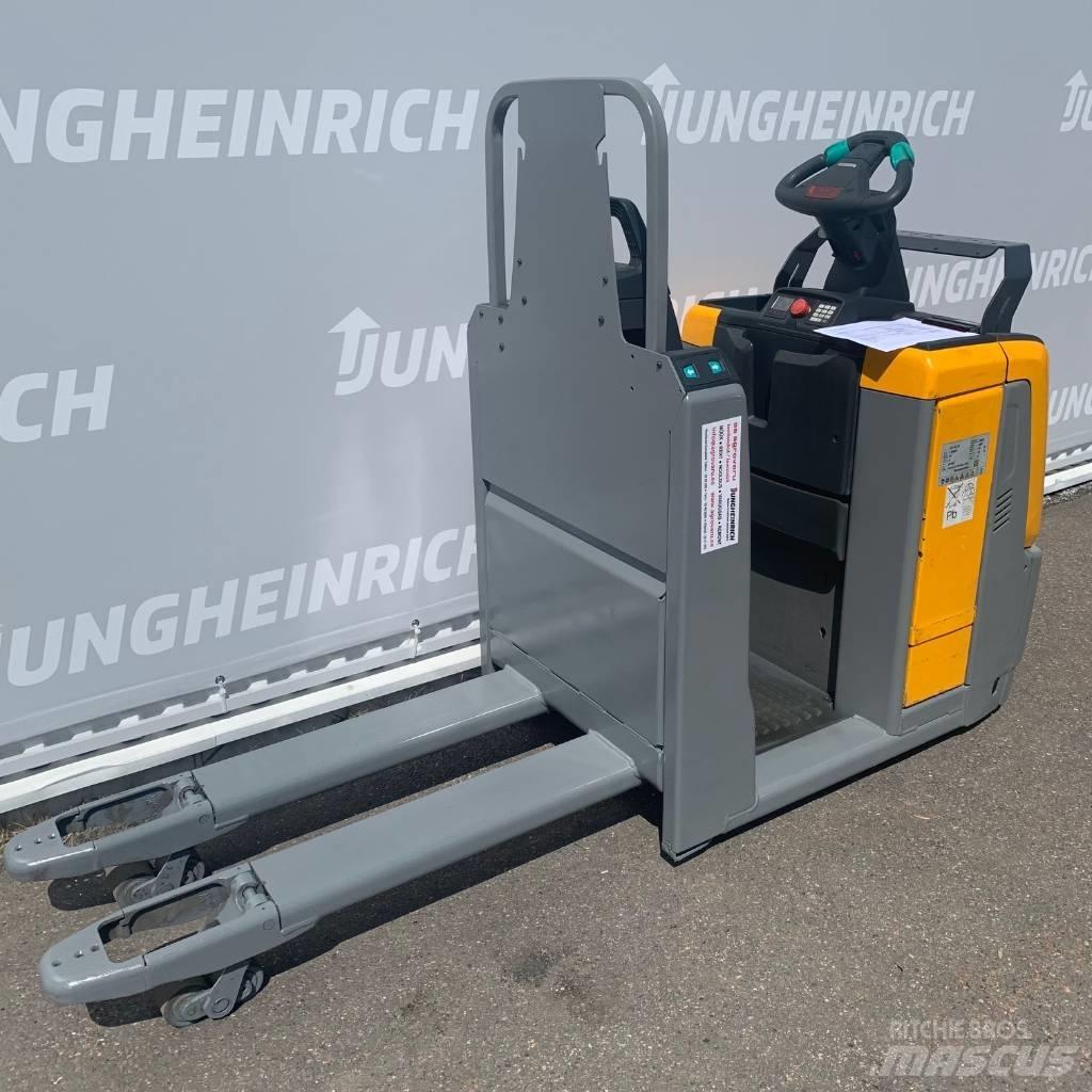 Jungheinrich ECE 220 Stivuitoare de micã inaltime pentu logistica