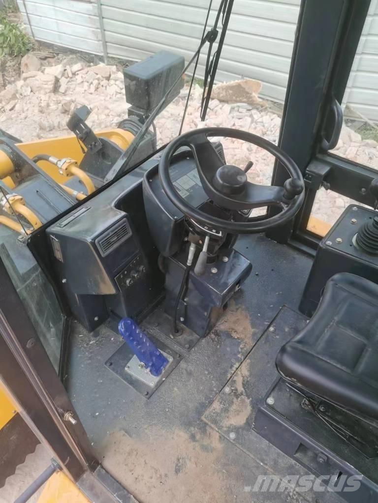 LiuGong 835 H Incarcator pe pneuri