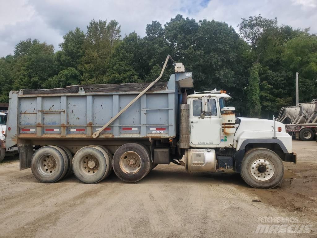 Mack RD688s Autobasculanta
