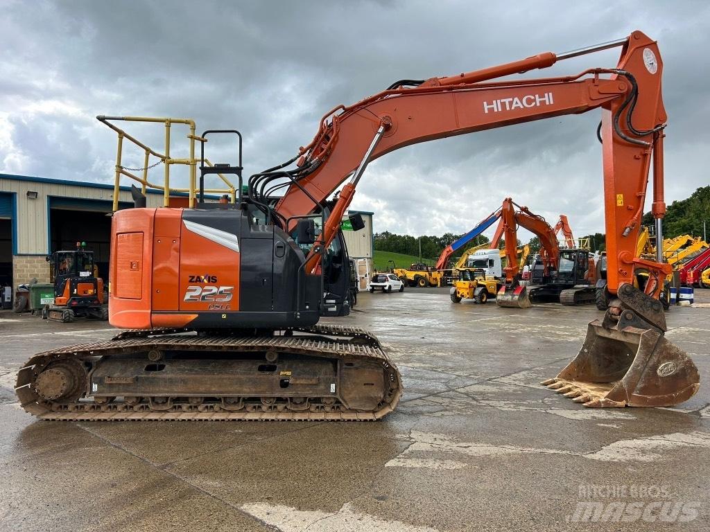 Hitachi ZX225 USLC-7 Excavatoare pe șenile
