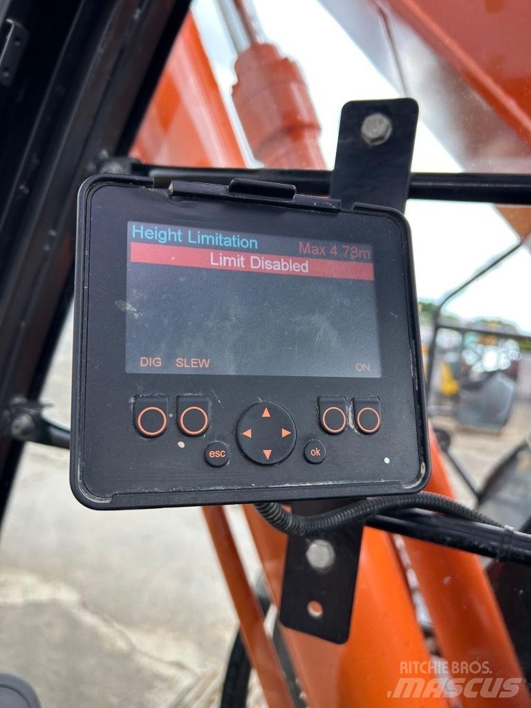 Hitachi ZX225 USLC-7 Excavatoare pe șenile
