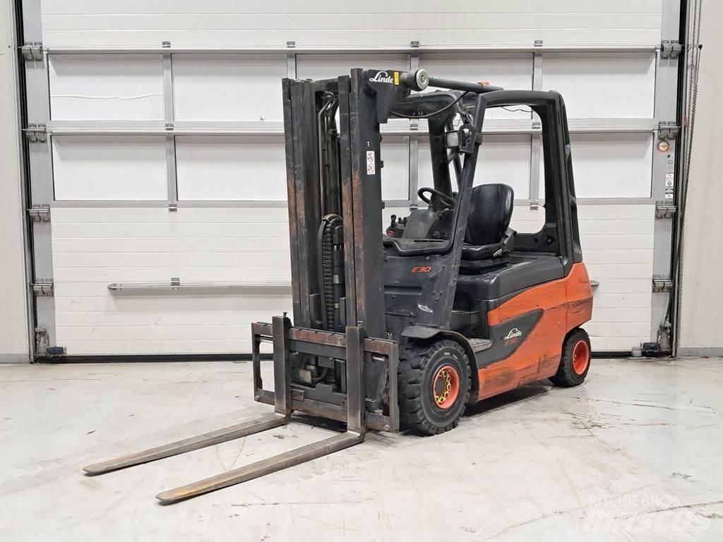 Linde E30-01 Stivuitor electric