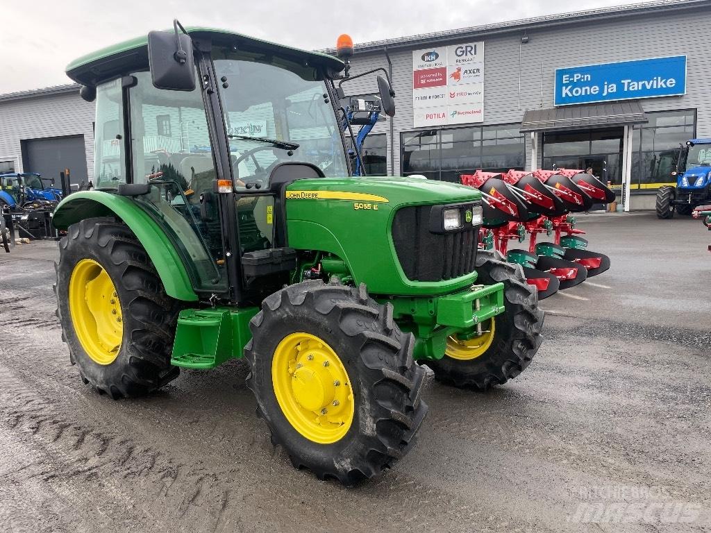 John Deere 5055 E Tractoare