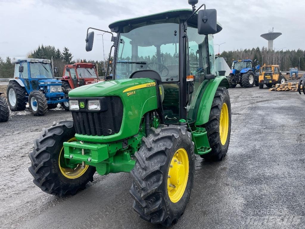 John Deere 5055 E Tractoare