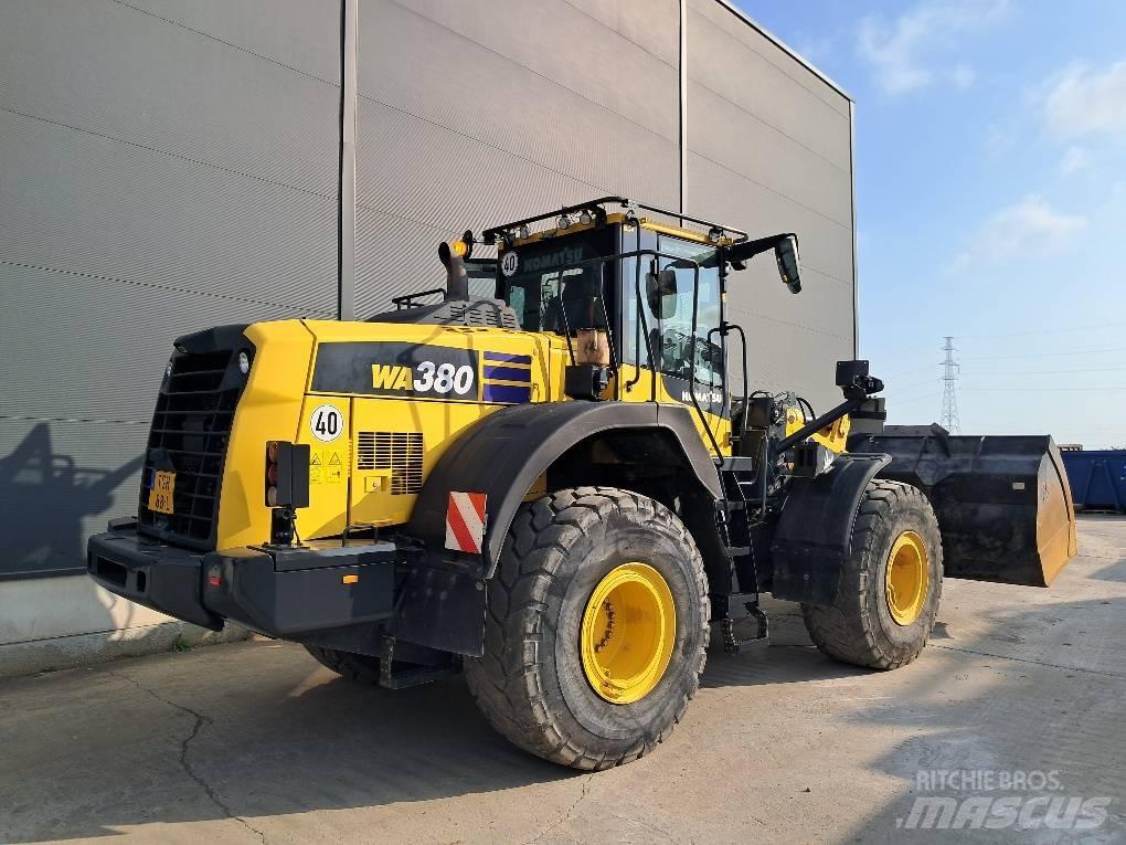 Komatsu WA380-8E0 Incarcator pe pneuri