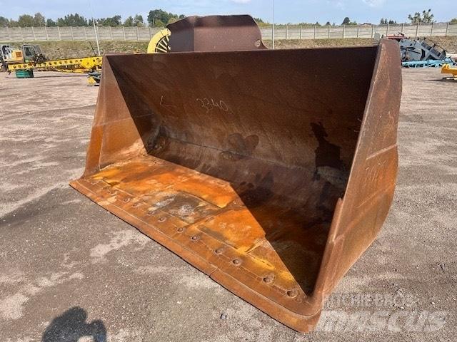 Volvo L 220 E BUCKET Pistoane