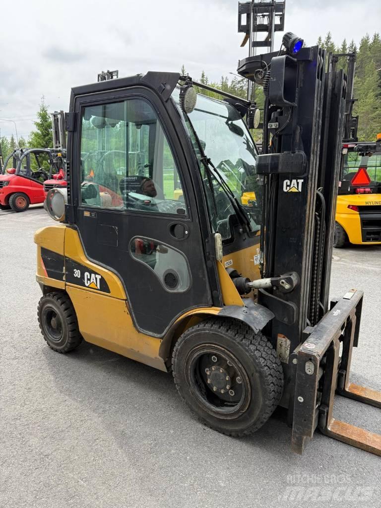 CAT GP 30 N Stivuitor GPL