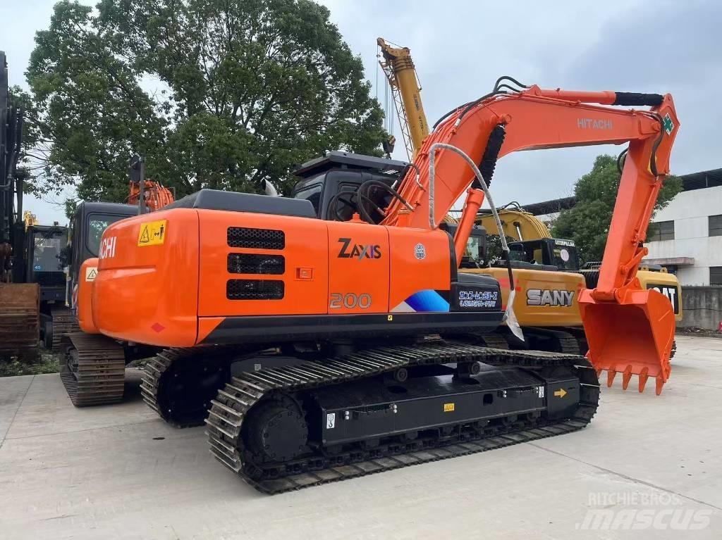 Hitachi ZX 200 Excavatoare pe șenile
