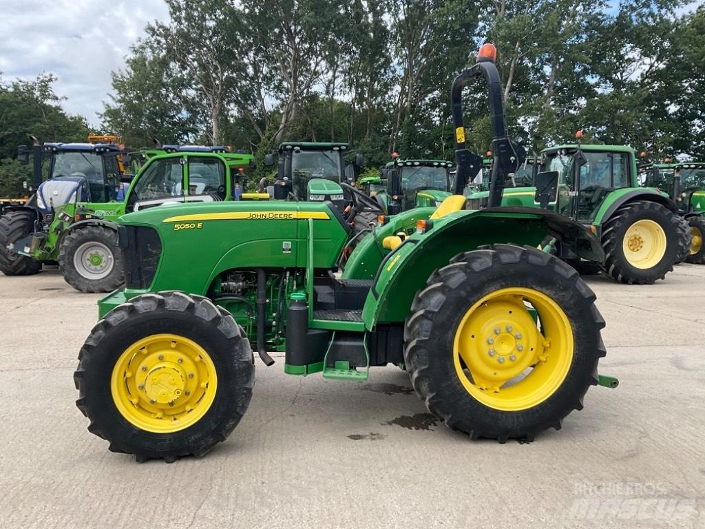 John Deere 5050E Tractoare