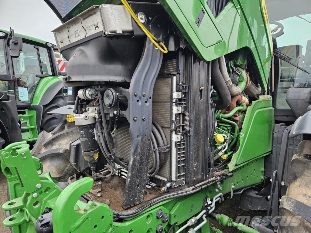 John Deere 6R215 Tractoare