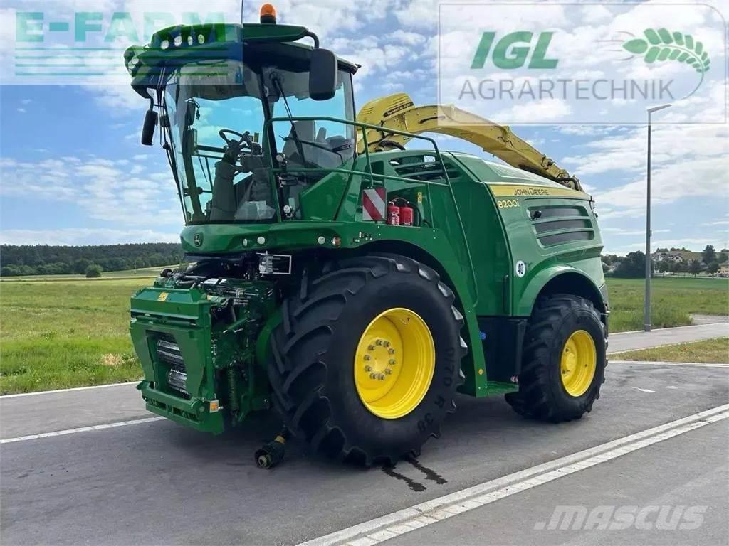 John Deere 8200 i Forajere cu autopropulsare
