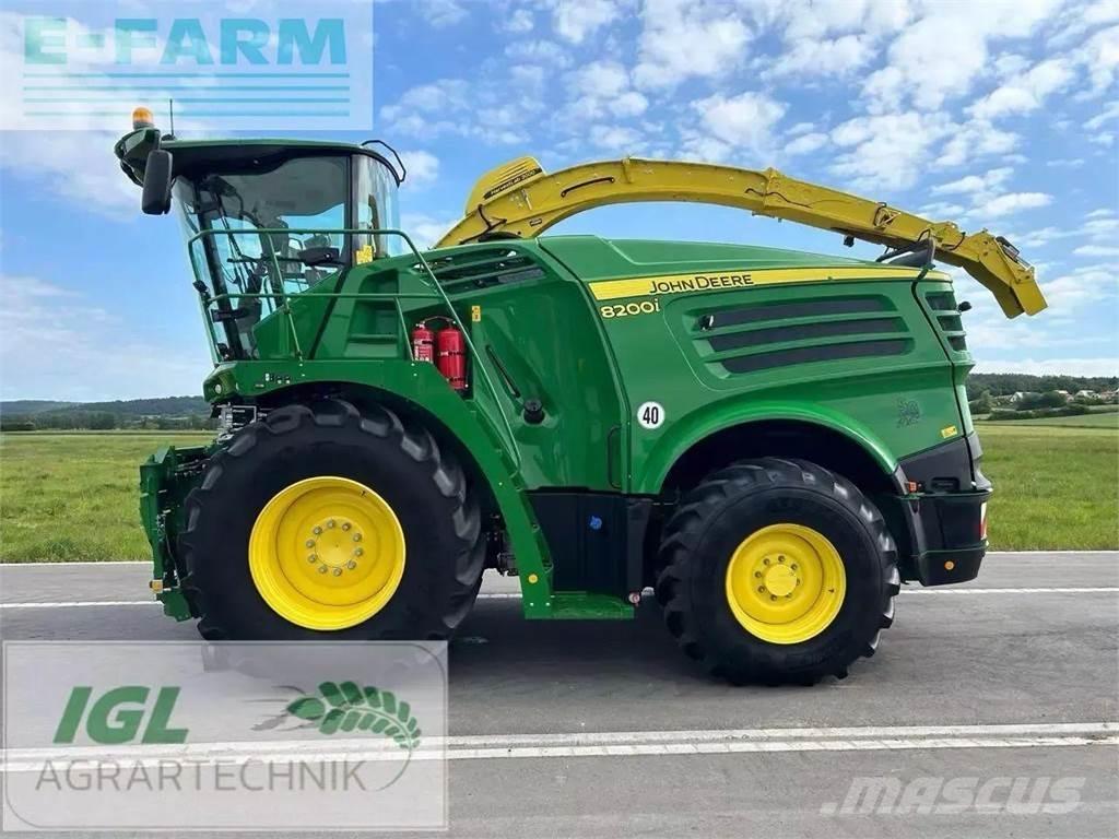 John Deere 8200 i Forajere cu autopropulsare