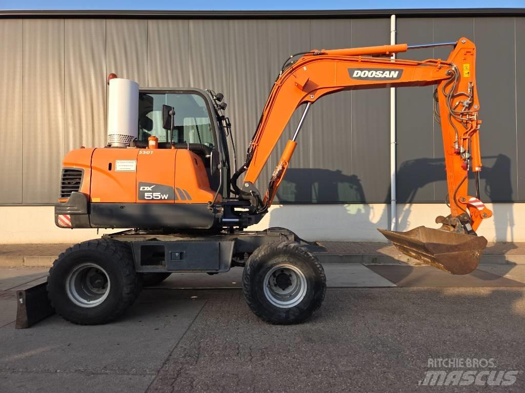 Doosan DX 55 W Excavatoare cu roti