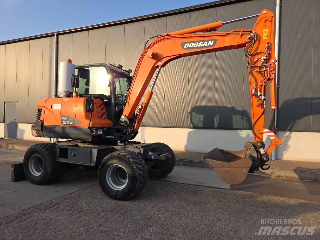 Doosan DX 55 W Excavatoare cu roti