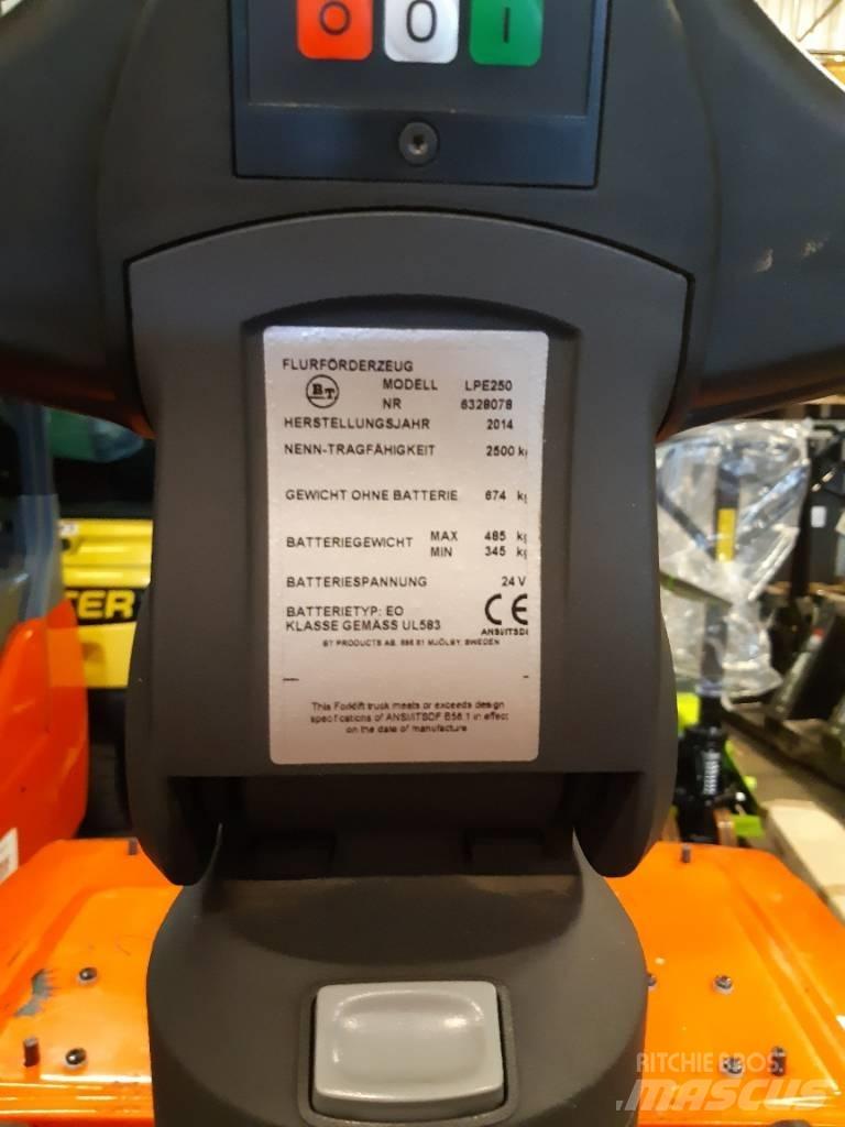 Toyota LPE250 Transpaleta cu platforma